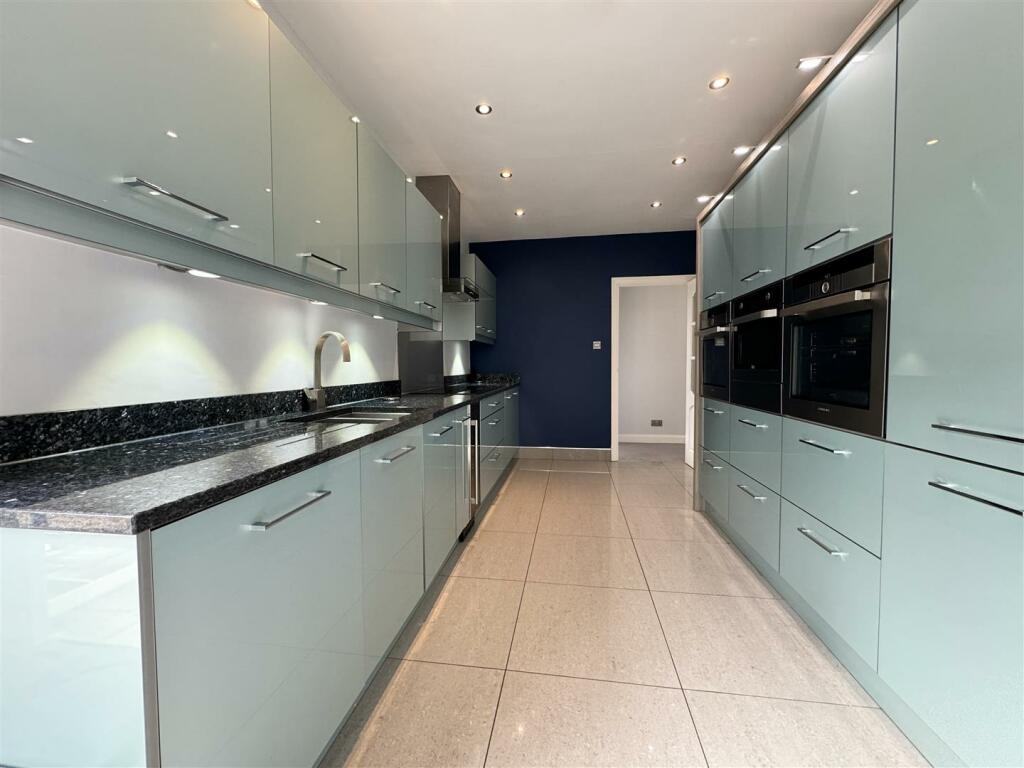 Additional image 40 of Sandwith