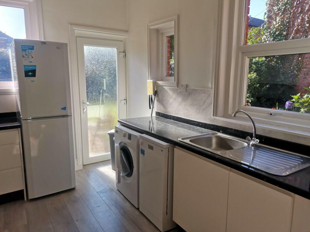 Additional image 2 of 6 bedroom Detached House in Winton