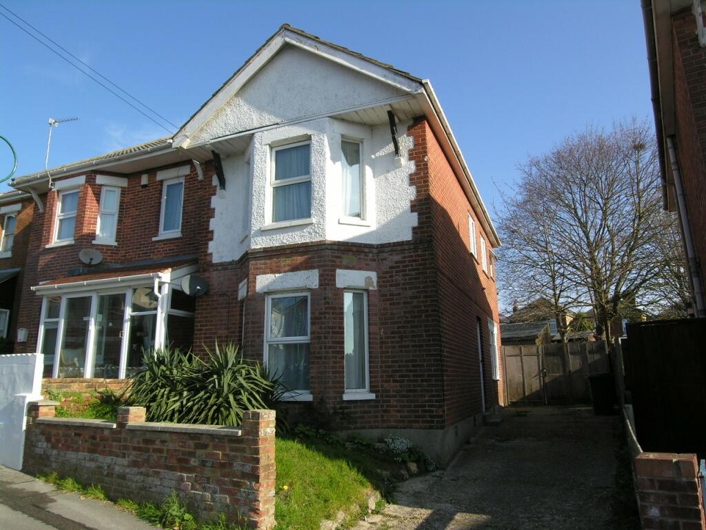 4 bedroom Detached House in Charminster