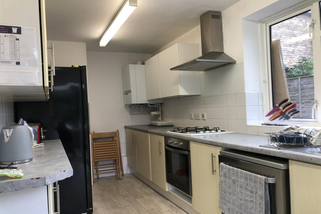 Additional image 16 of 6 bedroom Detached House in Bournemouth