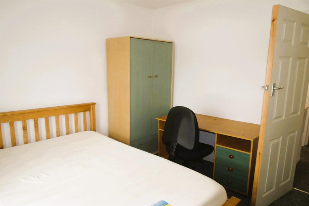 Additional image 6 of 6 bedroom Semi Detached House in Winton