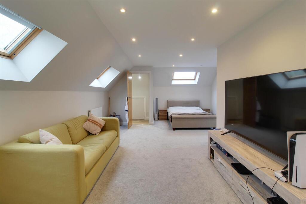 Additional image 39 of Mymms Drive, Brookmans Park