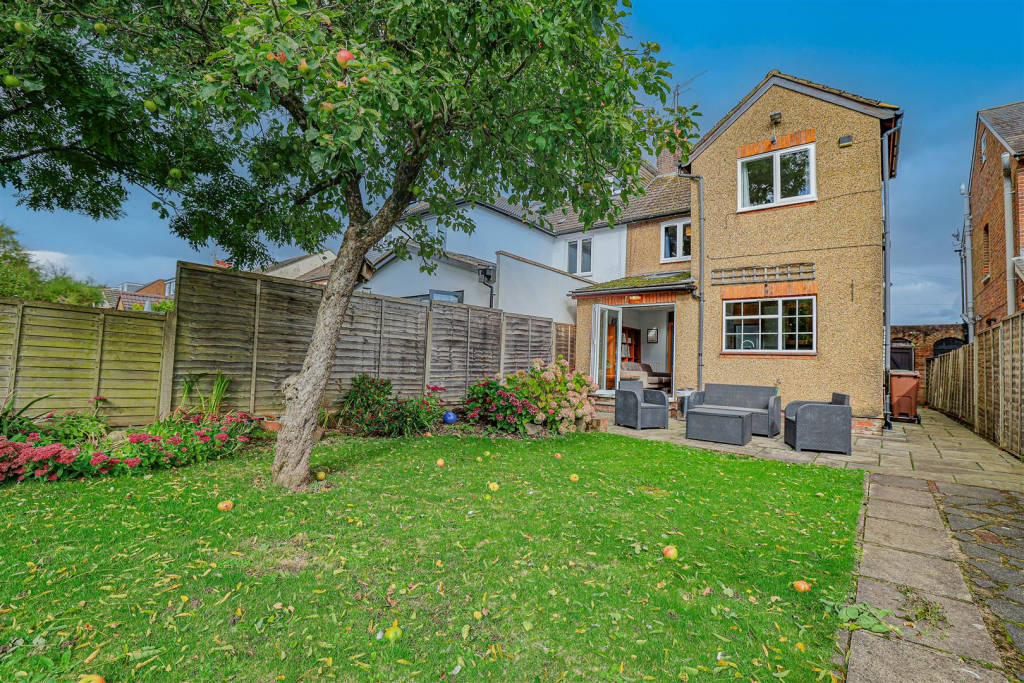 Additional image 47 of Luton Road, Harpenden, AL5