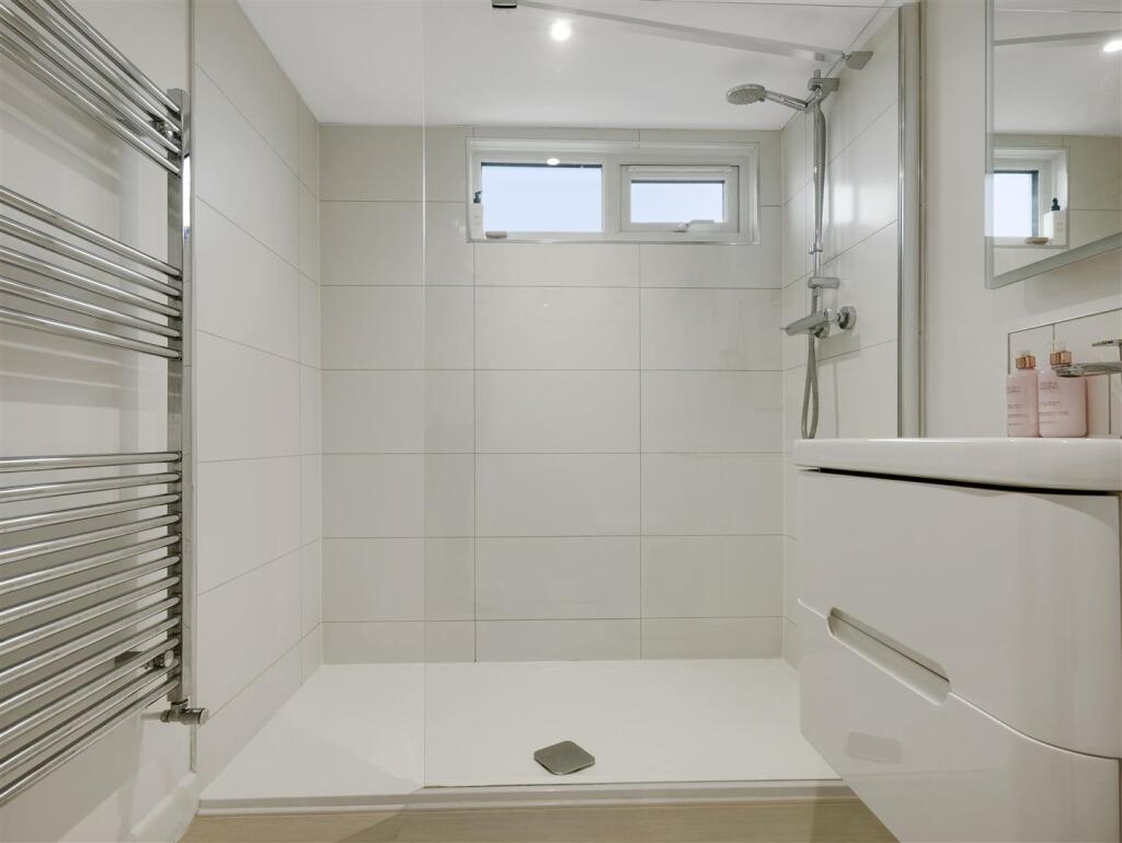 Additional image 31 of Iford Lane, Tuckton