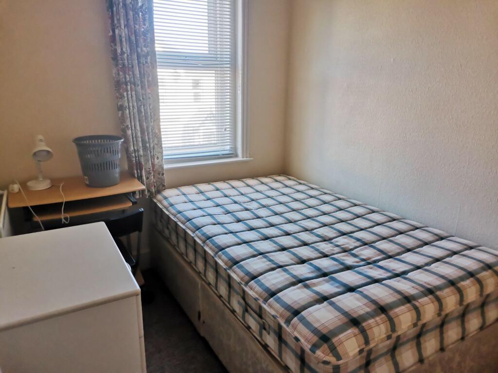 Additional image 10 of 6 bedroom Detached House in Winton