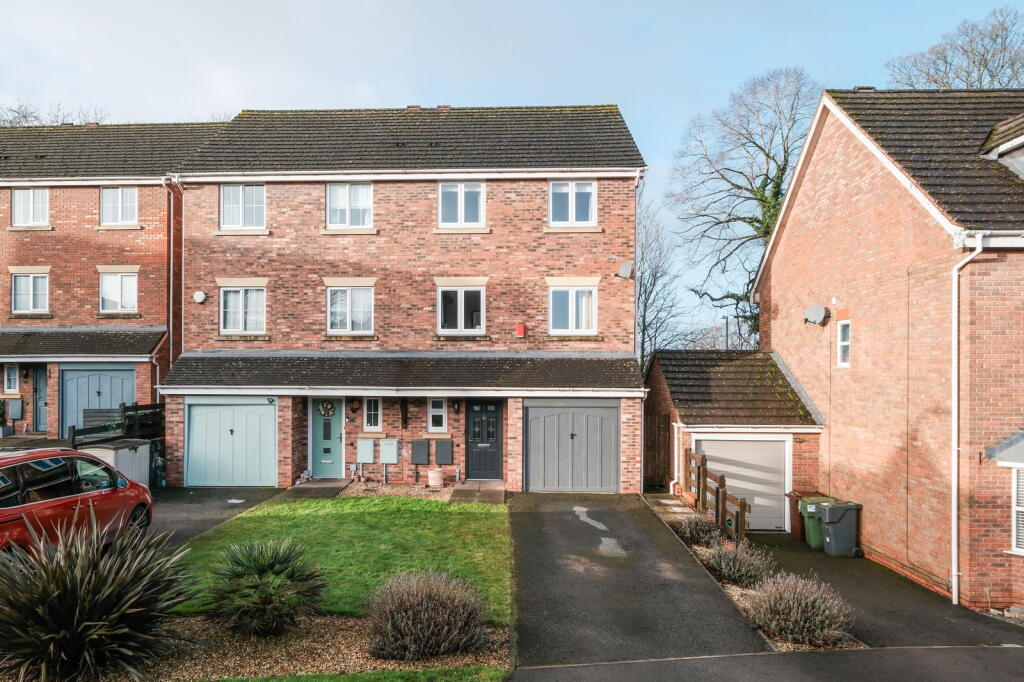 Mallow Drive, Woodland Grange, Bromsgrove, B61 0UP