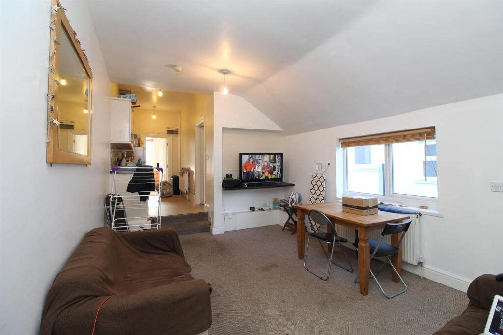 Primary image of Whitchurch Road, Heath, Cardiff, CF14 3NF