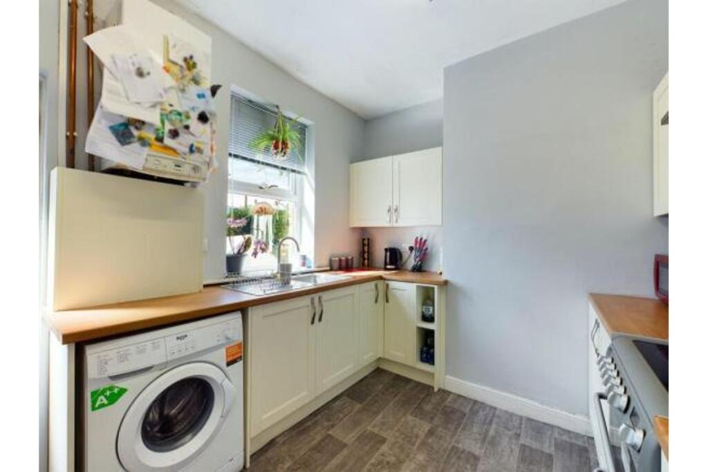 Additional image 4 of Cleckheaton Road, Bradford, BD12