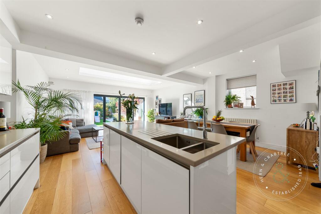 Earl's Court Road, Penylan, Cardiff