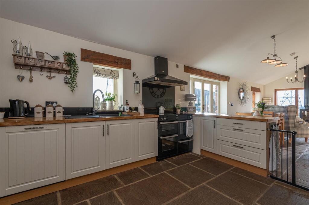 Additional image 31 of Latham Lane, Gomersal, Cleckheaton