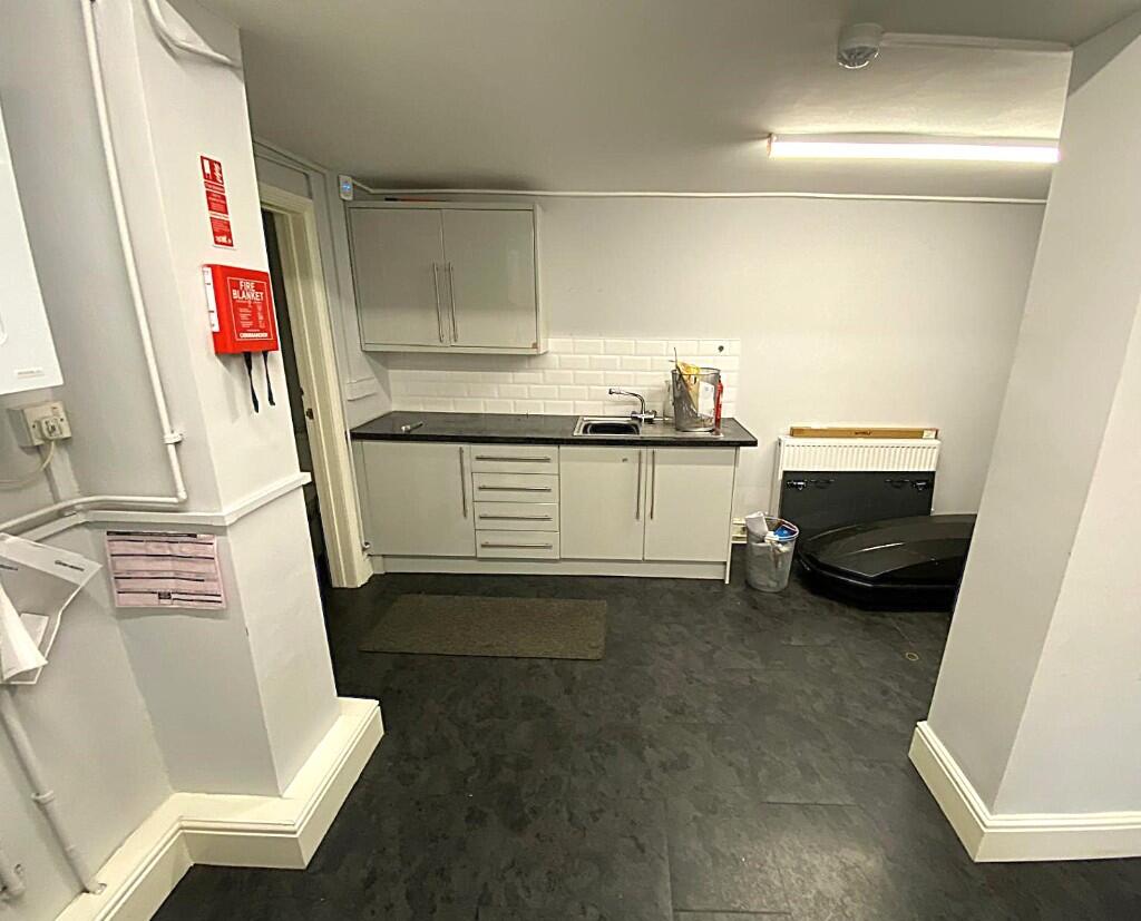 Additional image 9 of Oxford Street, CF15