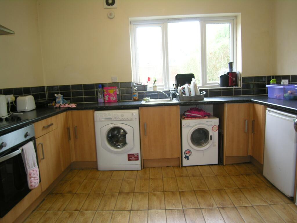 Additional image 2 of 6 bedroom House in Winton