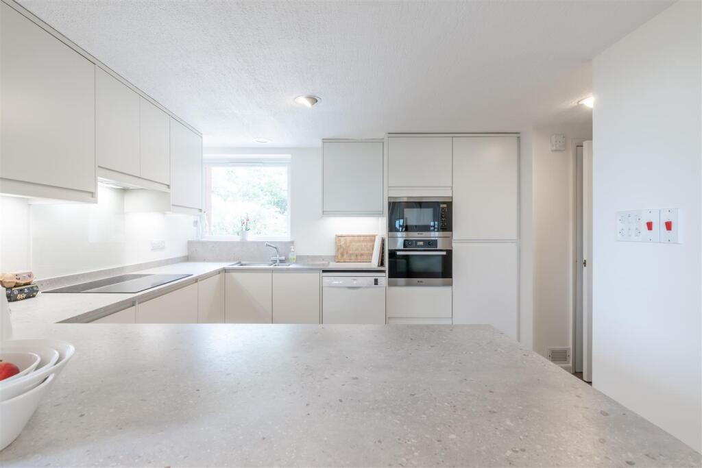 Additional image 8 of Sandbanks Road, Evening Hill