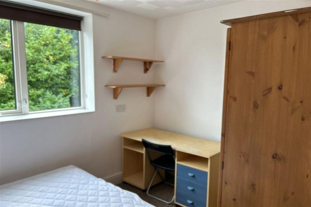 Additional image 10 of 6 bedroom Detached House in Winton