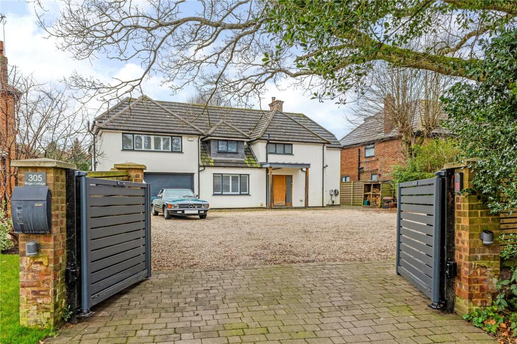 Luton Road, Harpenden, Hertfordshire, AL5