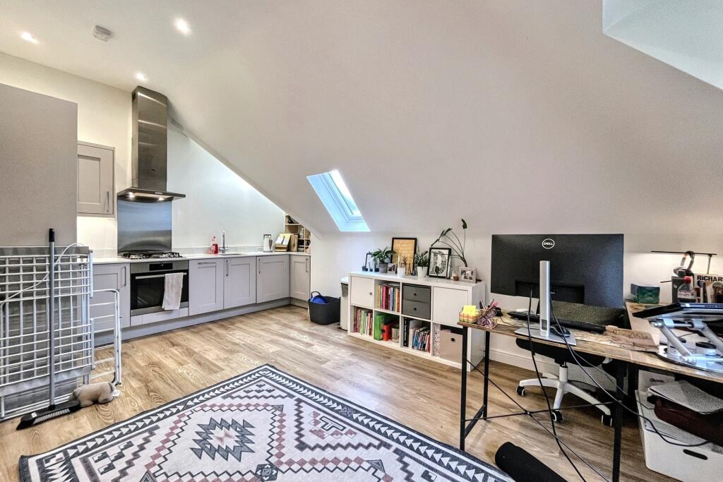 Additional image 3 of Broadstone