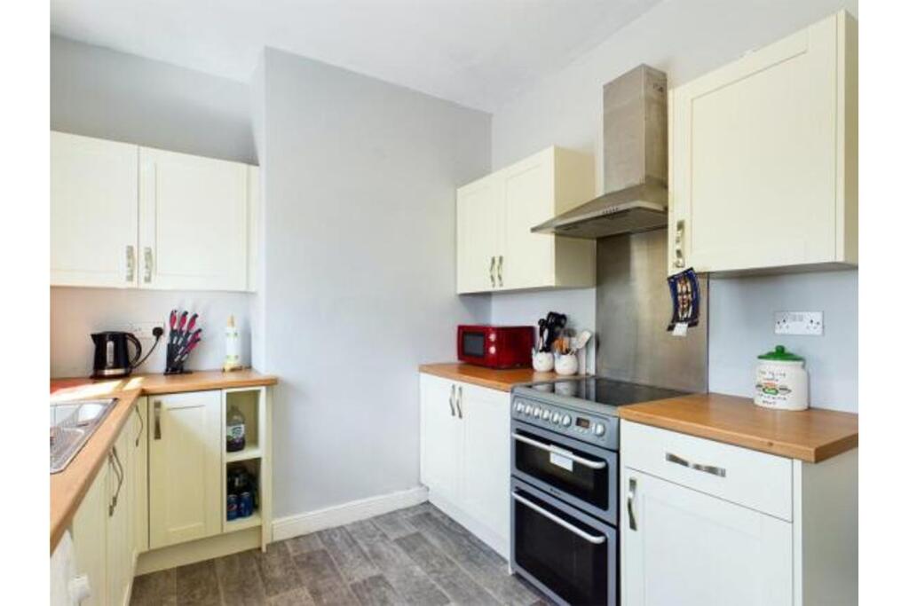 Additional image 5 of Cleckheaton Road, Bradford, BD12