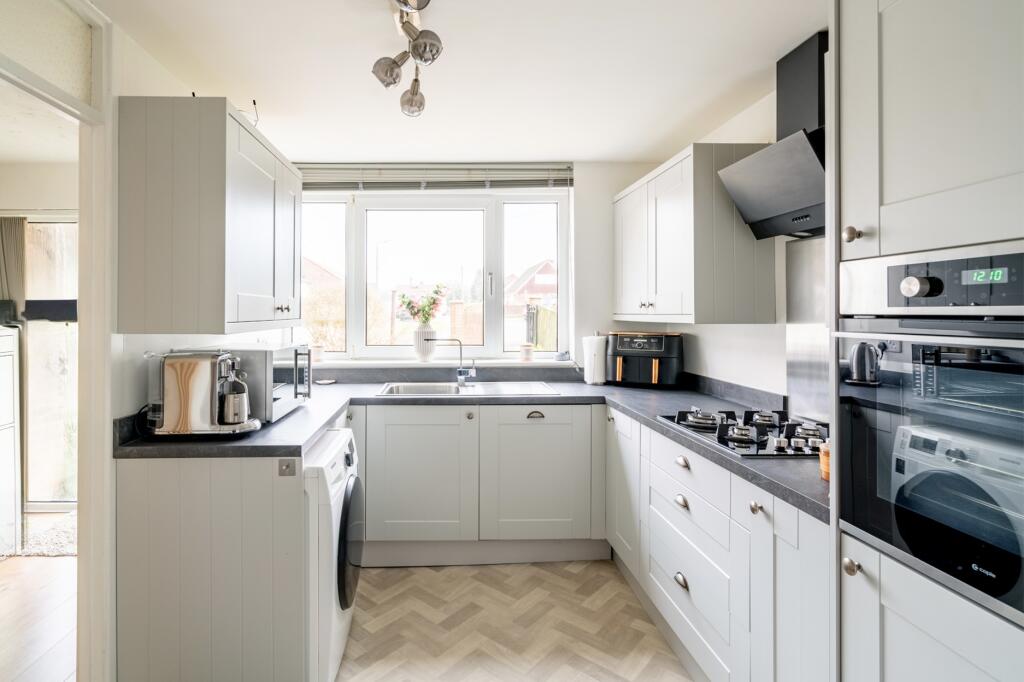 Additional image 23 of Overhill, Pill