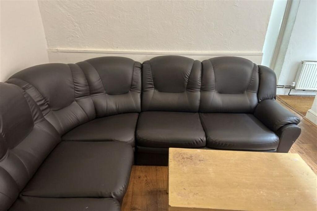 Additional image 2 of 6 bedroom Detached House in Winton