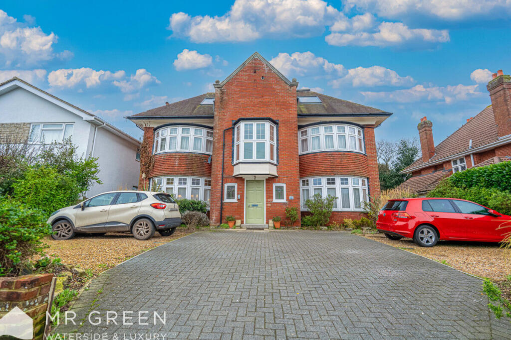 Ravine Road, Bournemouth, BH5 2DT