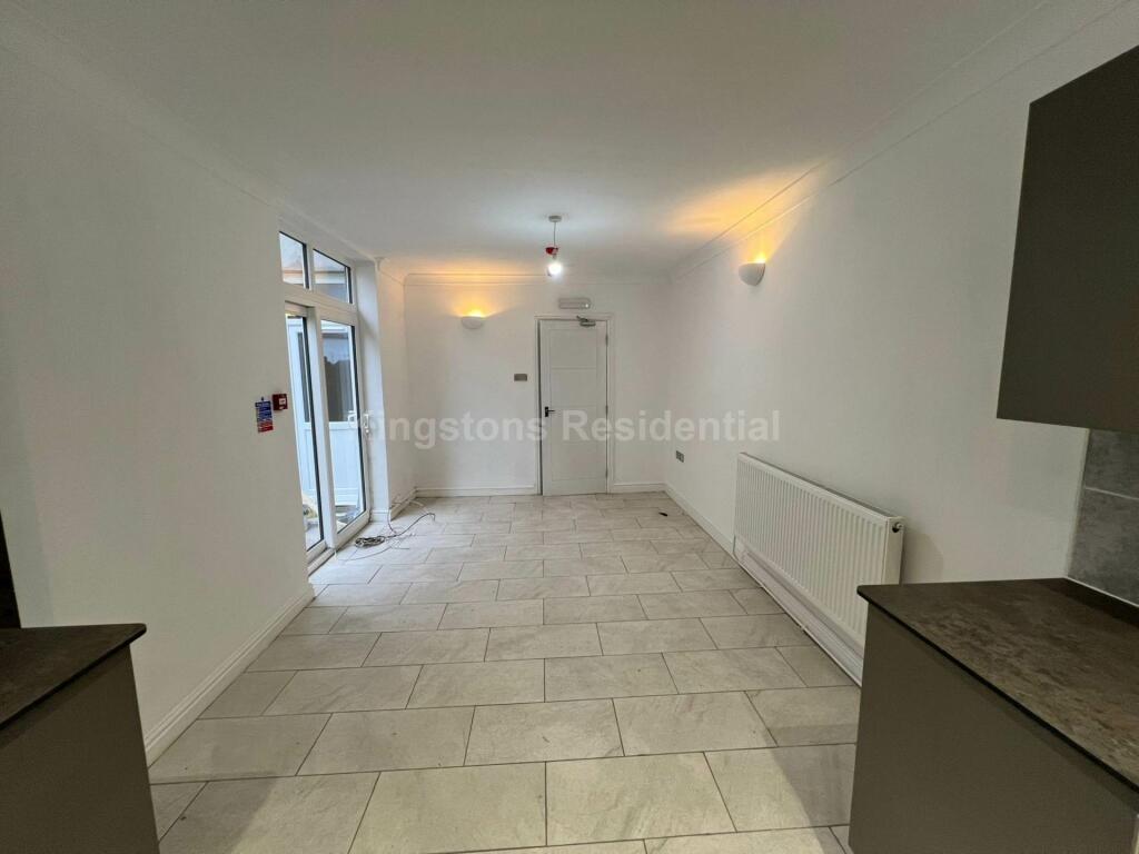 Additional image 17 of Modern 7 bedroom property in Angus Street