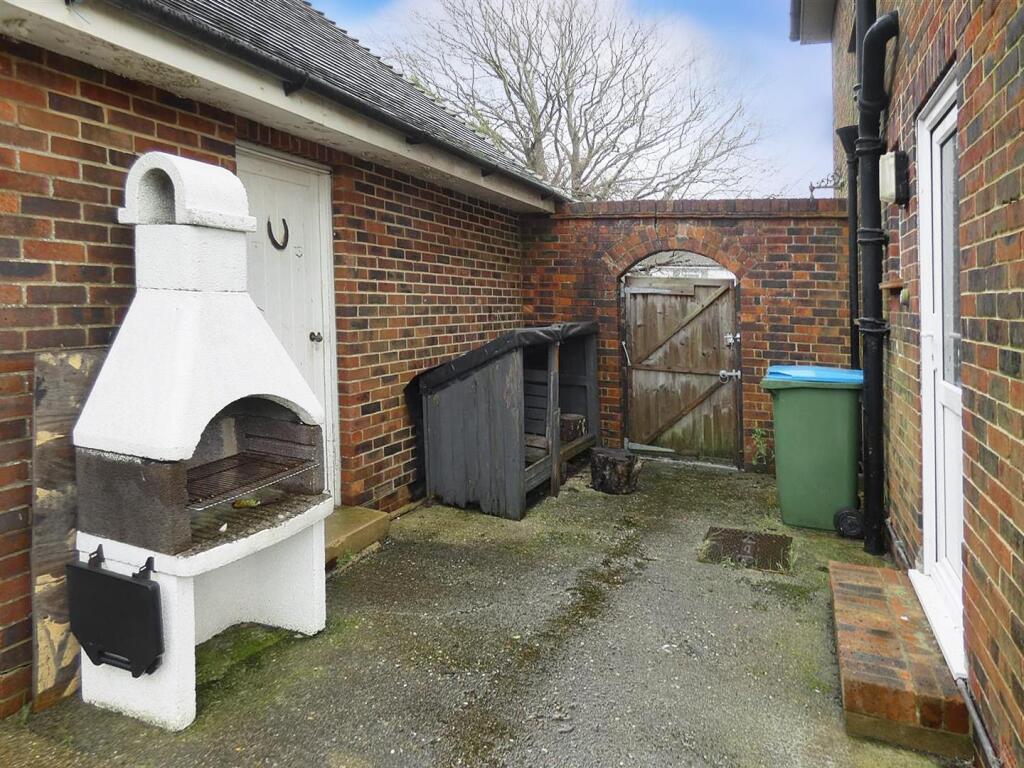 Additional image 19 of Toddington Lane, Littlehampton