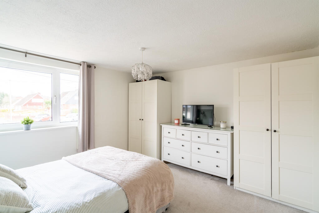 Additional image 10 of Overhill, Pill