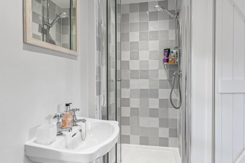 Additional image 16 of Harmer Green Lane, Welwyn