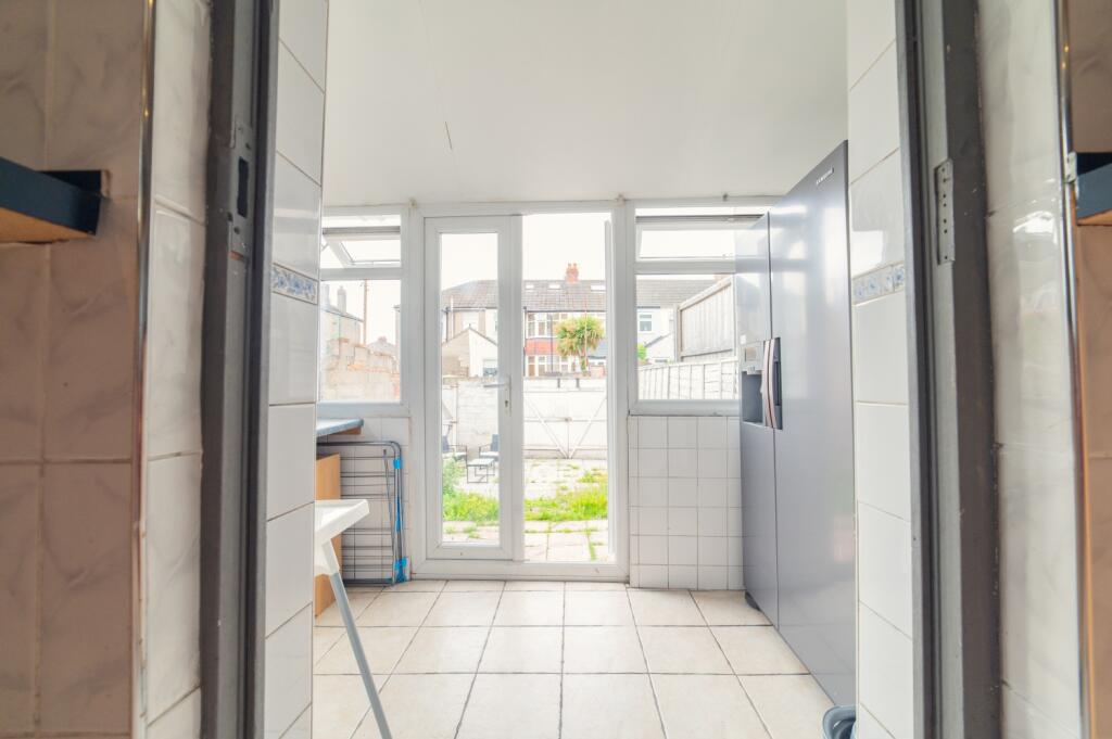 Additional image 18 of Corporation Road, Grangetown