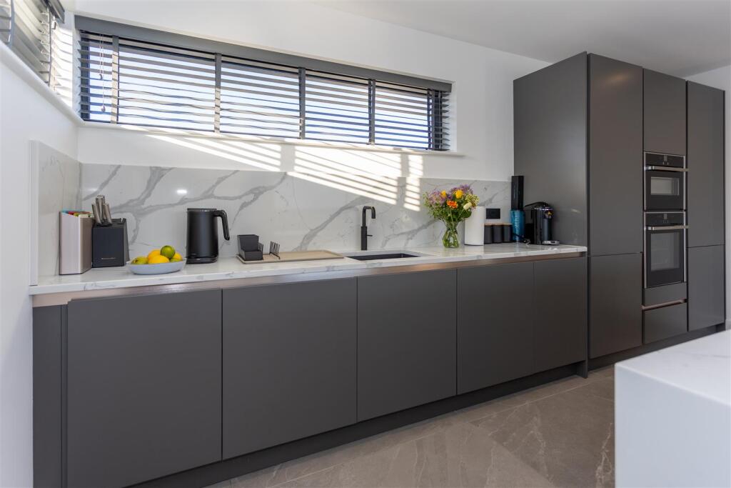 Additional image 16 of Sandbanks Road, Lilliput