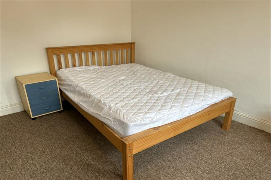 Additional image 7 of 6 bedroom Detached House in Winton