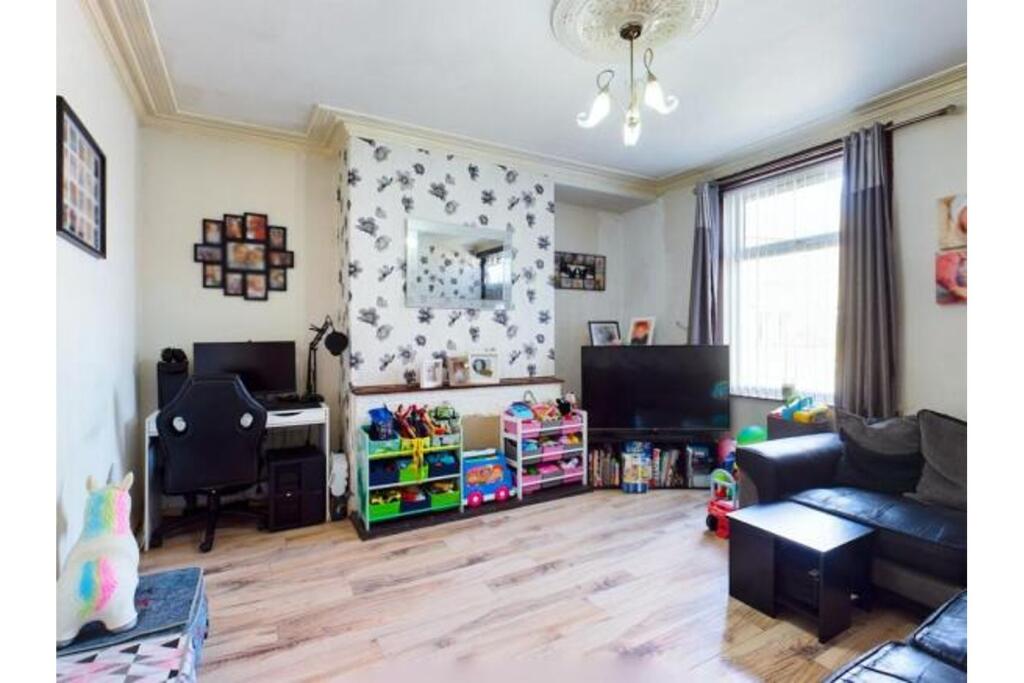 Additional image 8 of Cleckheaton Road, Bradford, BD12