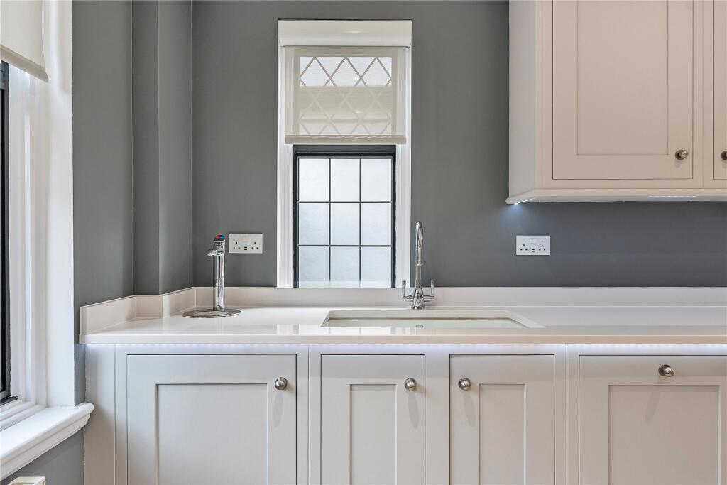 Additional image 8 of Hollydale Drive, Bromley