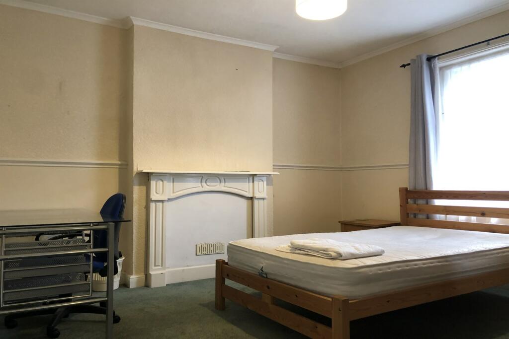 Additional image 10 of 6 bedroom Detached House in Bournemouth