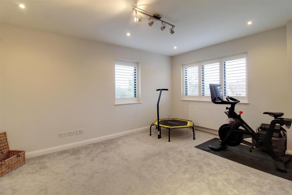 Additional image 32 of Mymms Drive, Brookmans Park