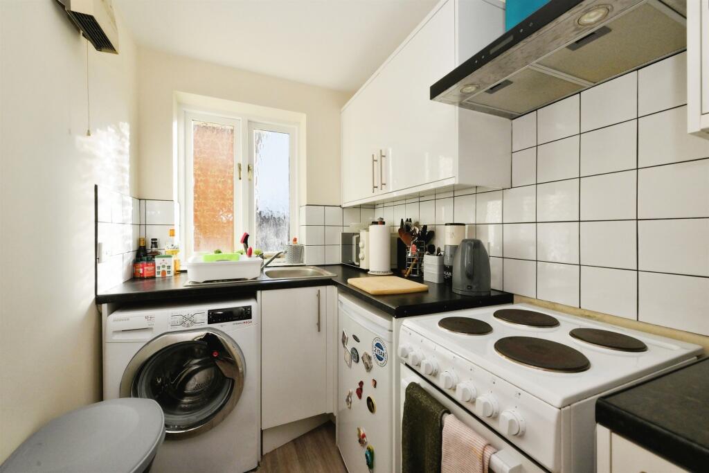 Additional image 5 of Walsingham Close, Hatfield