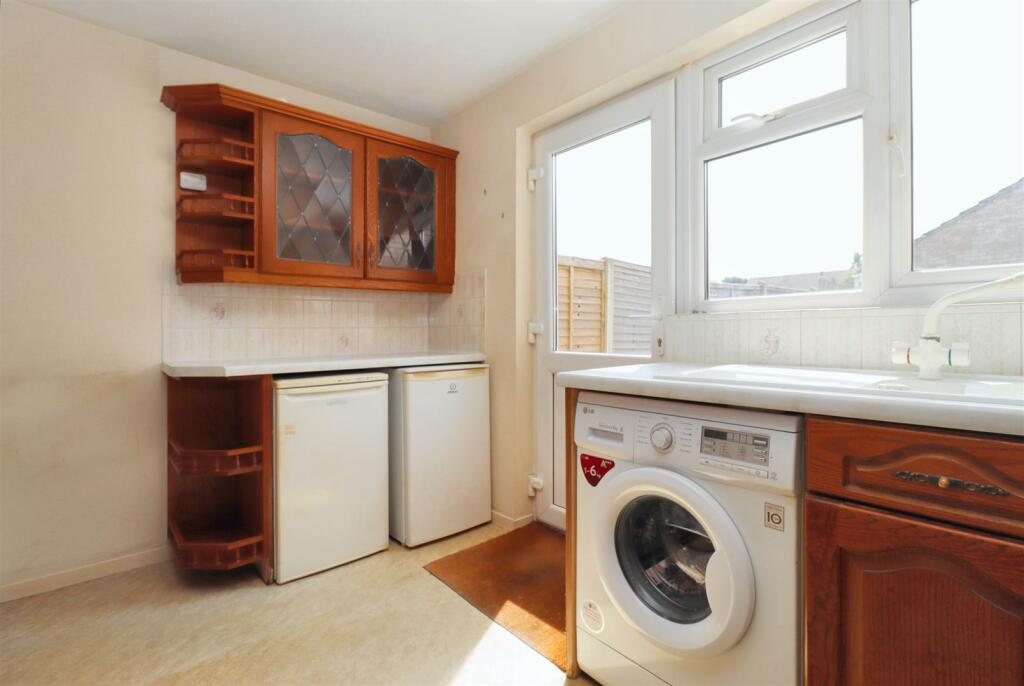 Additional image 6 of Cul-de-sac location within Yeolands Drive, Clevedon