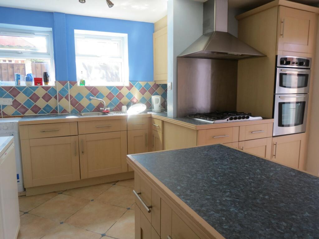 Additional image 3 of 6 bedroom Detached House in Winton