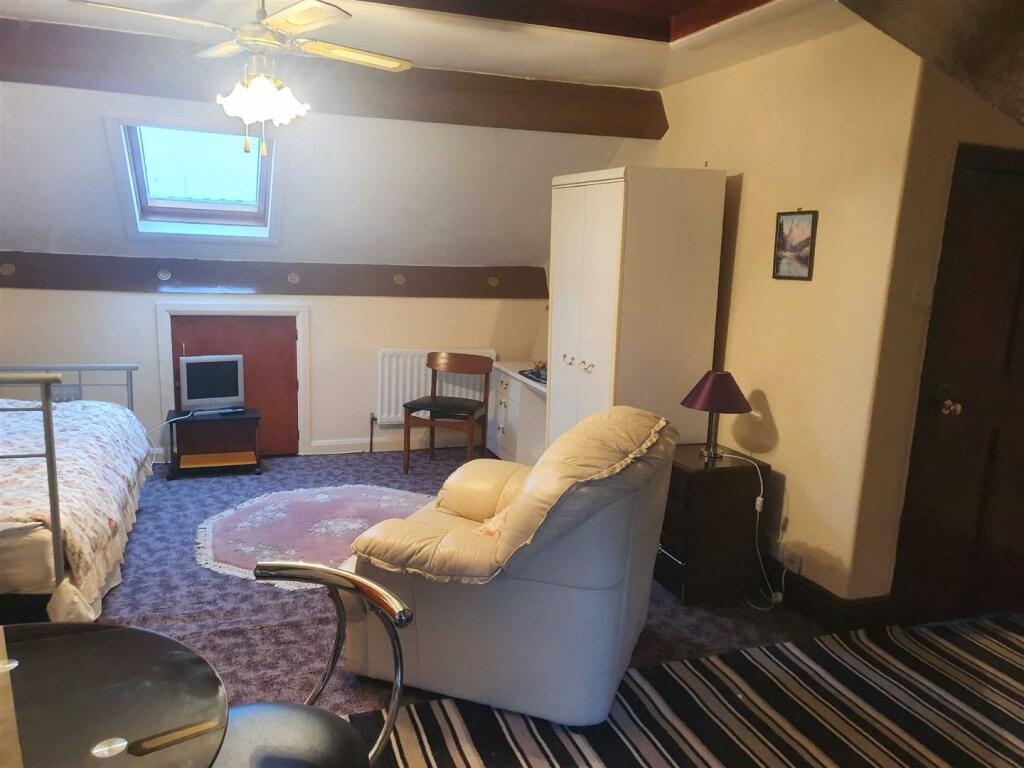 Additional image 4 of Carleton, Holmrook