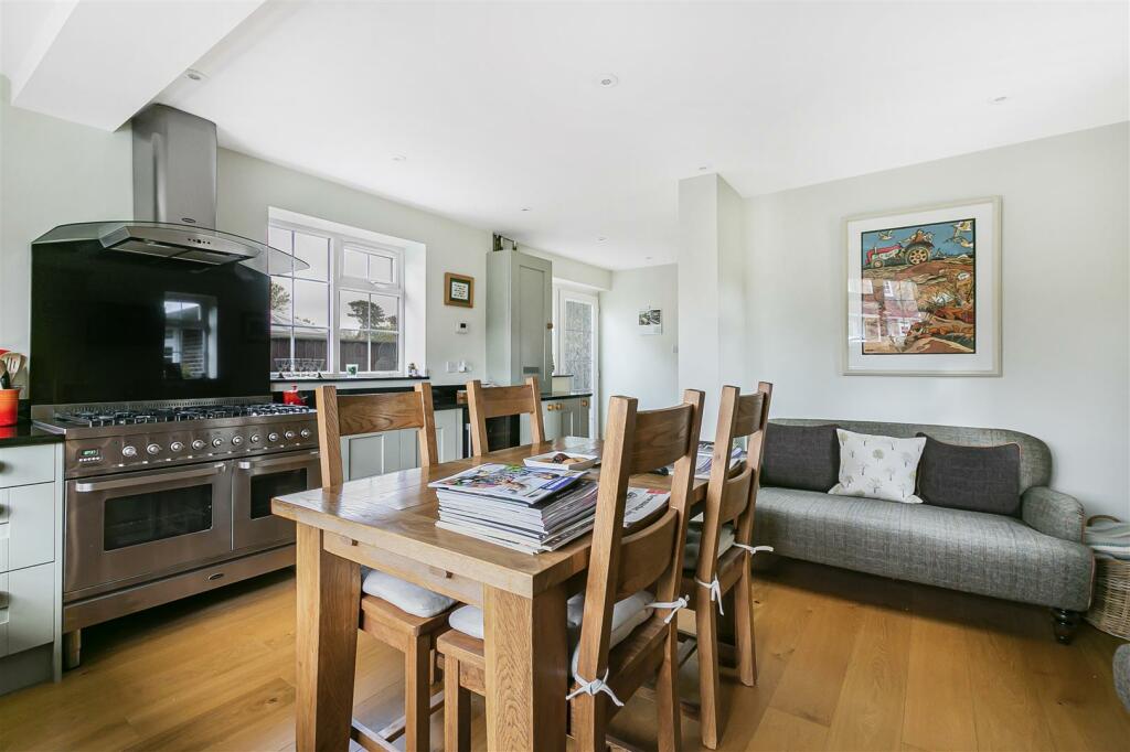 Additional image 3 of Ferndale Close, Newmarket