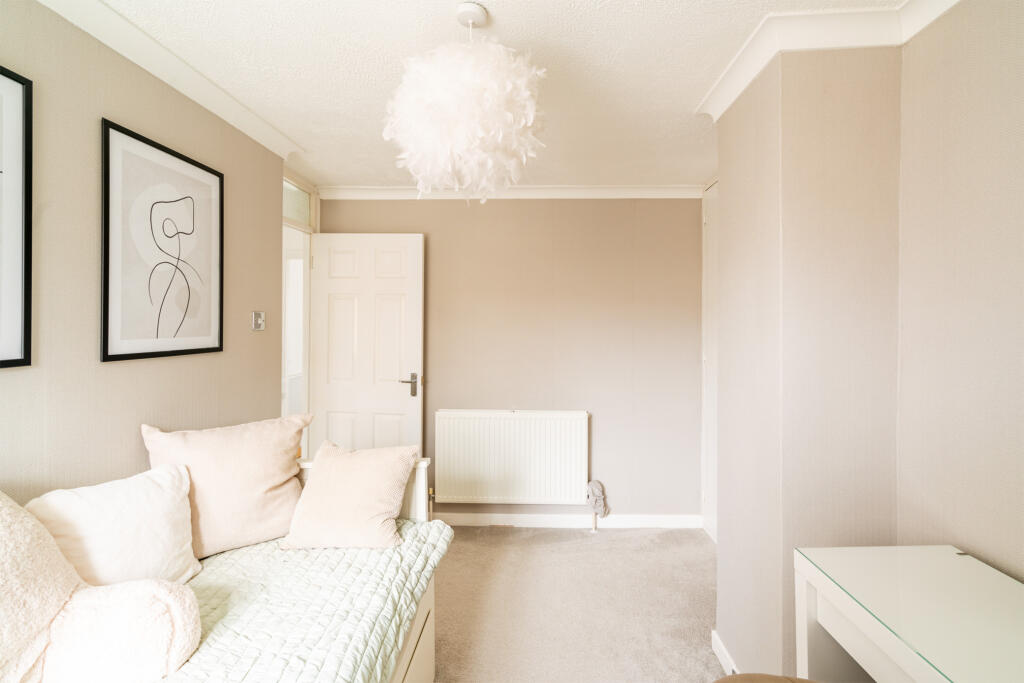 Additional image 12 of Overhill, Pill