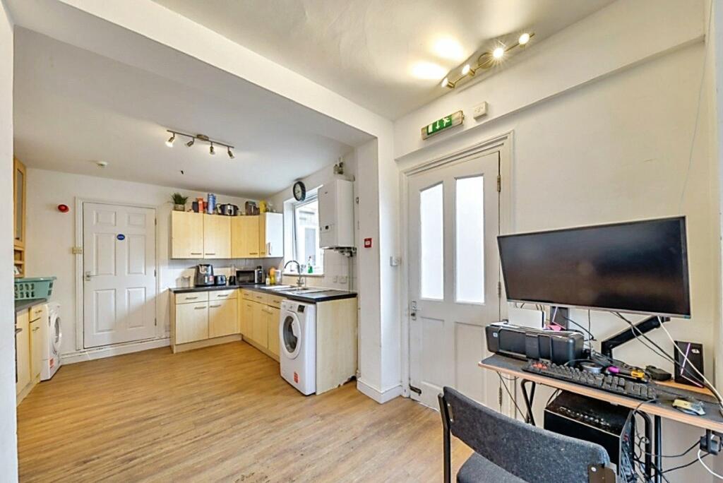 Additional image 4 of Elizabeth Way, Cambridge, Cambridgeshire, CB4