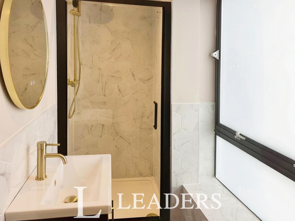 Additional image 3 of Queen Square