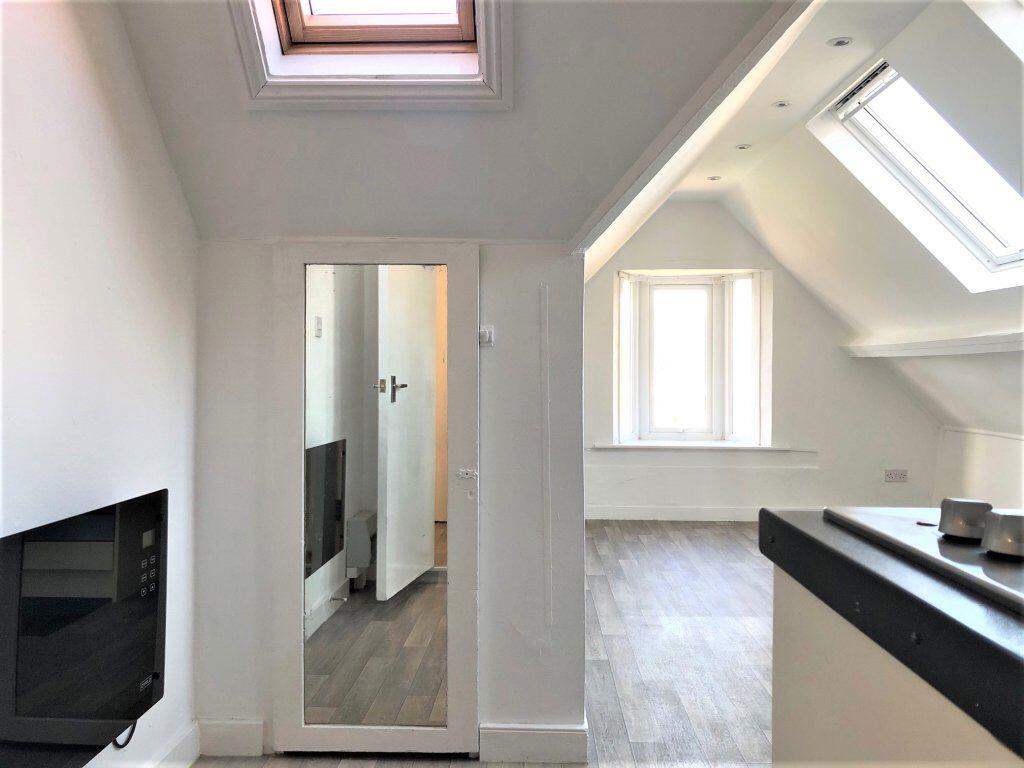 Additional image 10 of York Avenue - P1070