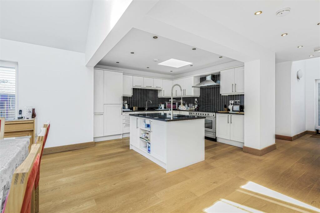 Additional image 8 of Broadway, Bourn