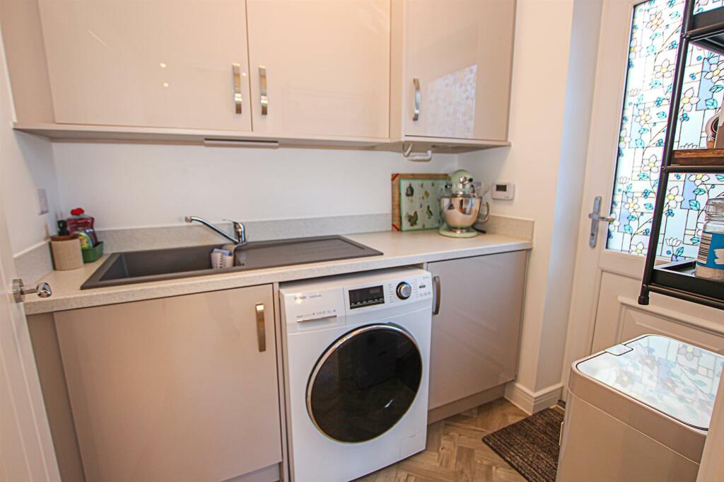 Additional image 7 of King James Close, Fordham