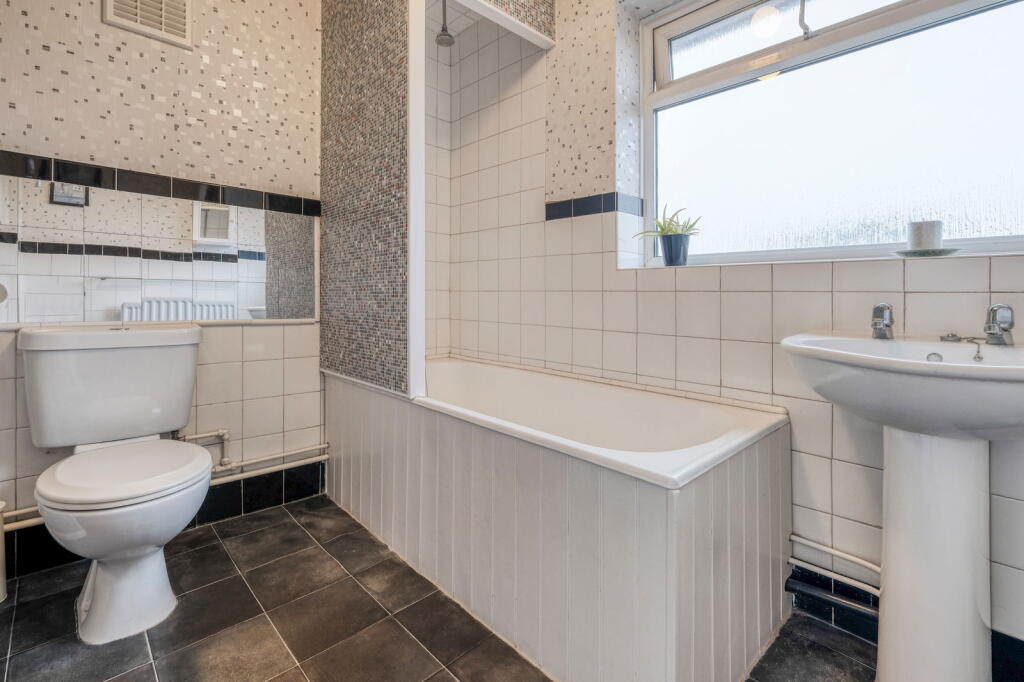 Additional image 12 of Holt Gardens, Studley, B80 7NU
