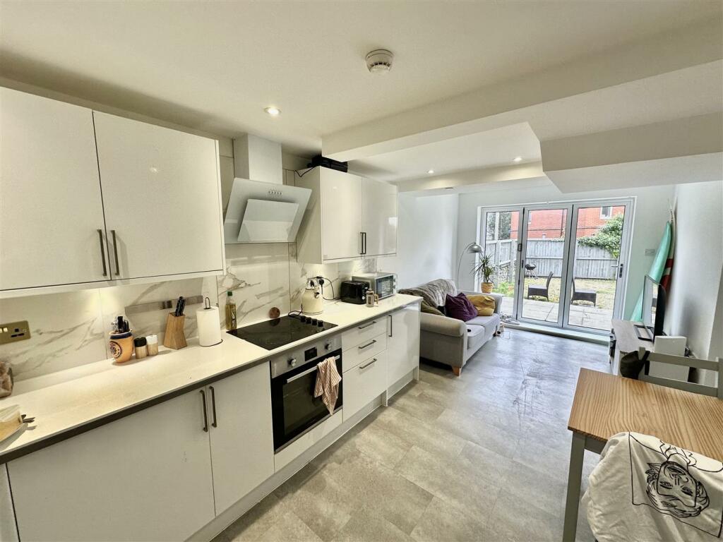 Additional image 3 of Connaught Road, Flat 5, Cardiff