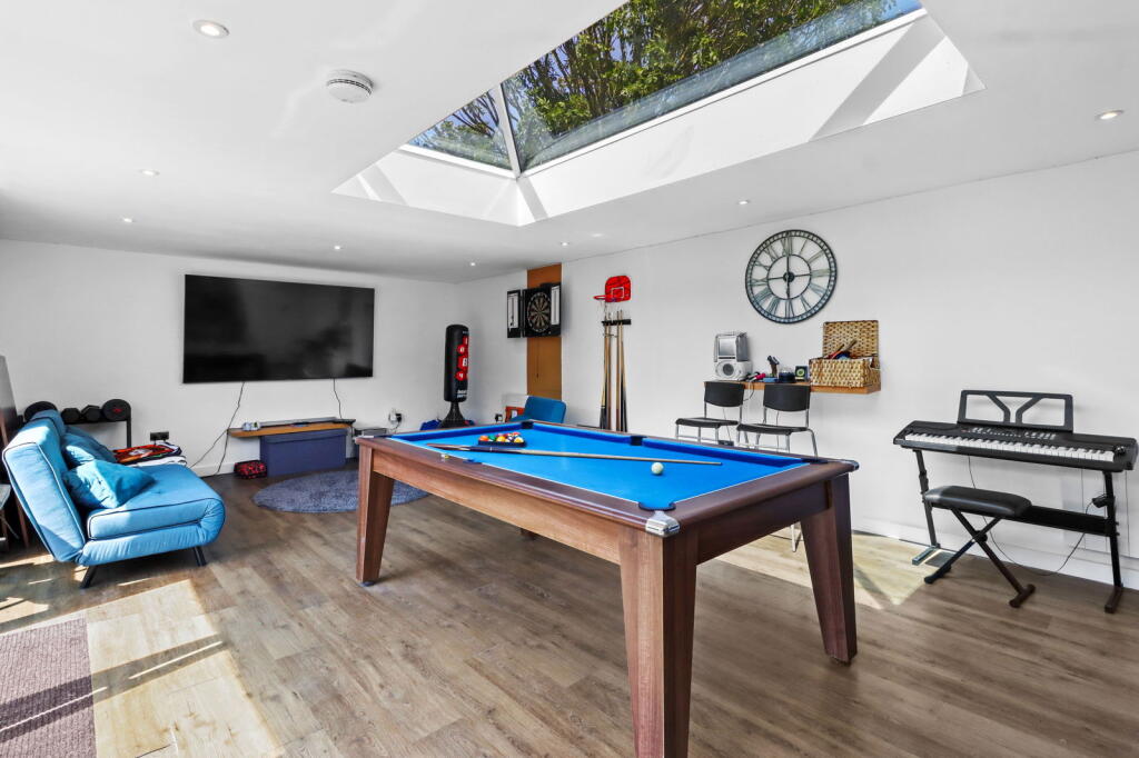 Additional image 33 of Stuart Avenue, Eastbourne, BN21 1UR