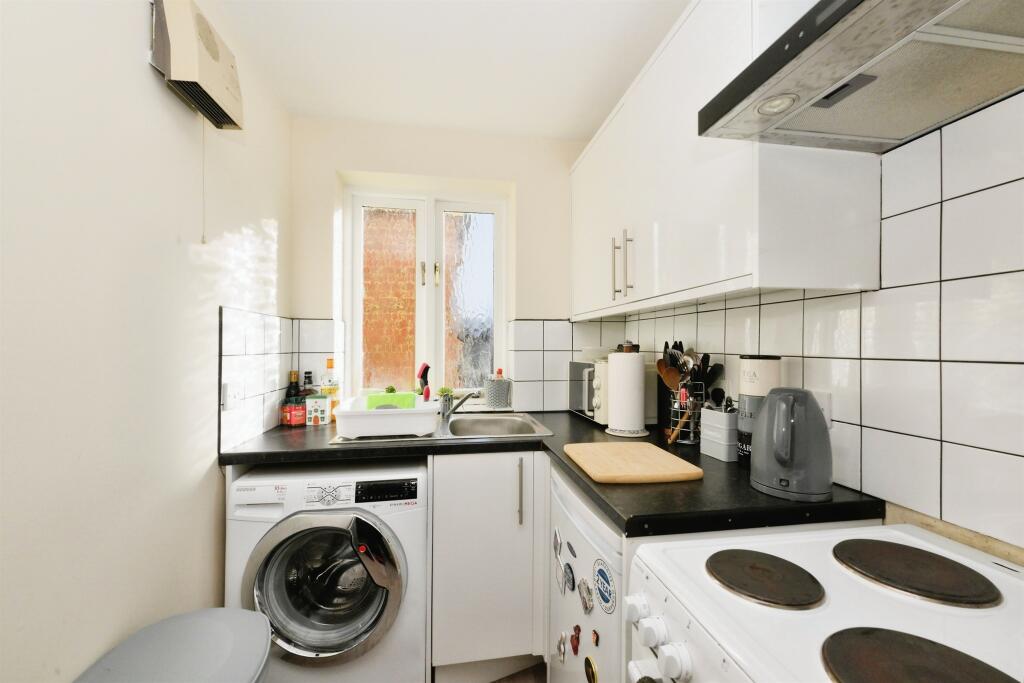 Additional image 7 of Walsingham Close, Hatfield